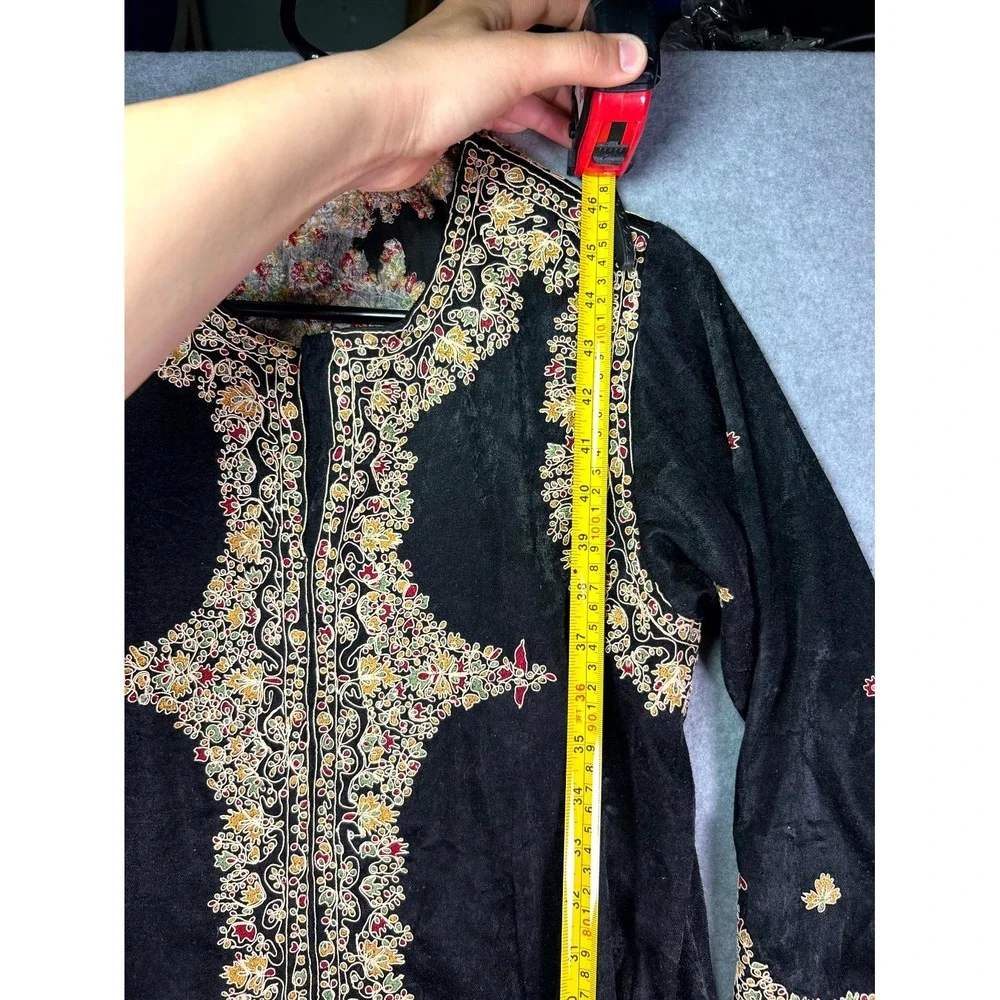 Vintage Womens Gown Black Velvet Embroidered Floral Stretch Round Neck Pullover